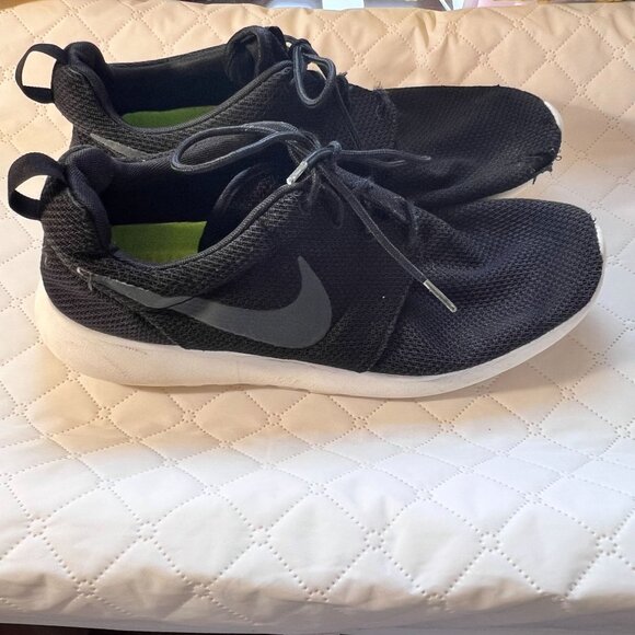 Nike Rosche Runs Black Running Shoes just do it size 13 - Picture 2 of 12